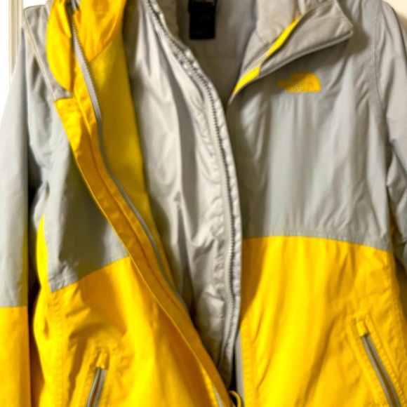 THE NORTH FACE Women's Carto Triclimate Jacket - Picture 1 of 2